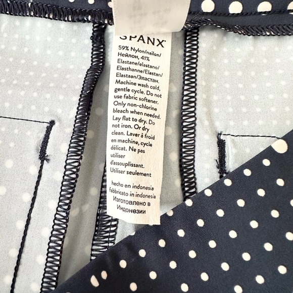 NWT Spanx Sunshine 4” Shorts in Dot Patch Midnight Navy Size XL - Picture 6 of 9